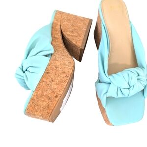 Marc Fisher Women’s LTD Arlee Platform Sandal light  .. Size 7
